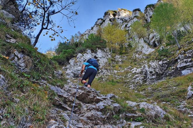 Seilversicherte Stelle im Aufstieg zum Törl.