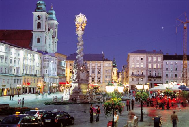 Hauptplatz und Dreifaltigkeitssäule
