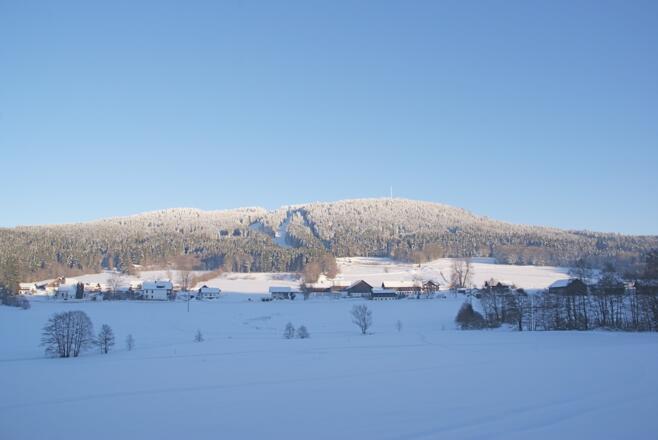 Blick auf Klinglbach mit Pröller dahinter