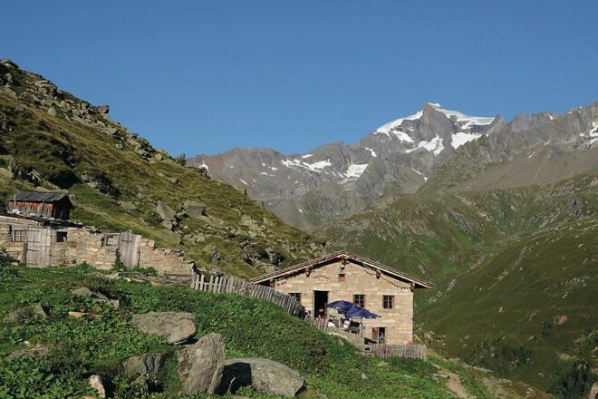 Auf der Tauernalm mit der Dreiherrenspitze