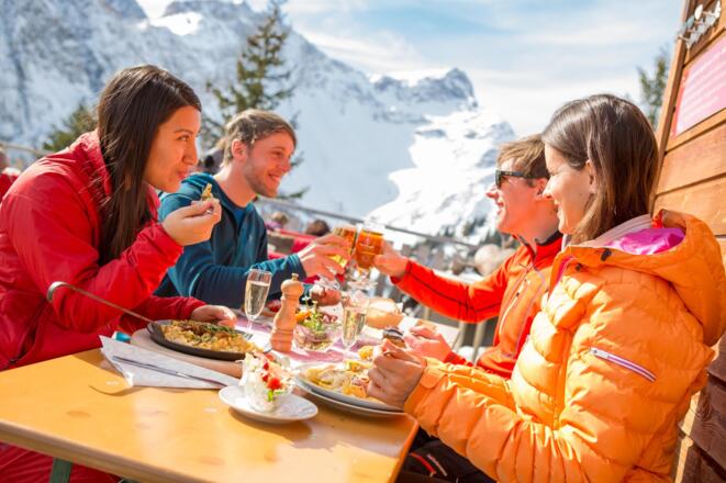 Genuss_auf_der_Hütte_im_Brandnertal_(c)_Michael_Ma