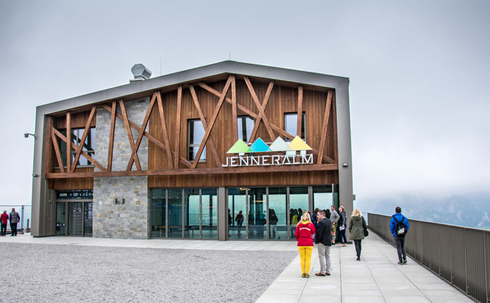 Der große Platz zwischen Bergstation und Jenneralm