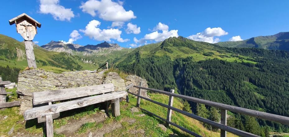 Hüttenbank bei der Zehetner Alm