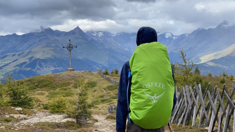 Das Heimkehrerkreuz auf dem Ederplan vor der Schobergruppe