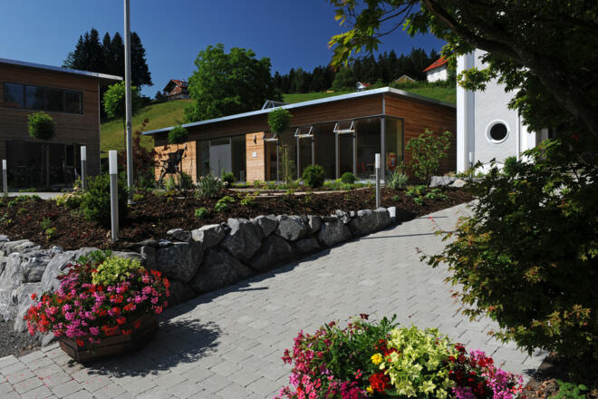 Pilgerzentrum an der evangelischen Kirche in Scheidegg