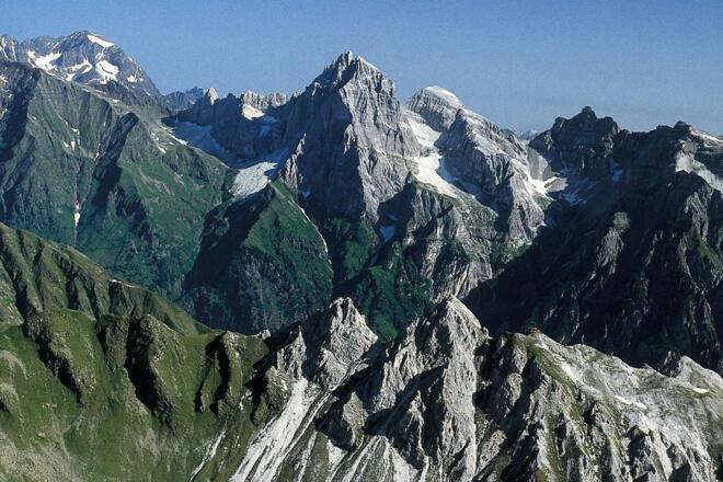 Der Telfer Weißen im Vordergrund, der Tribulaun dahinter im Alpenhauptkamm
