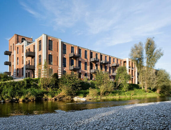 Wohnungsanlagen an der Rückseite des Spinnereigebäudes in Kolbermoor.