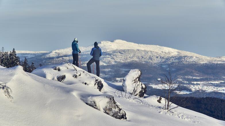 Schneeschuhtour mit dem winterlichen Rackel im Blick