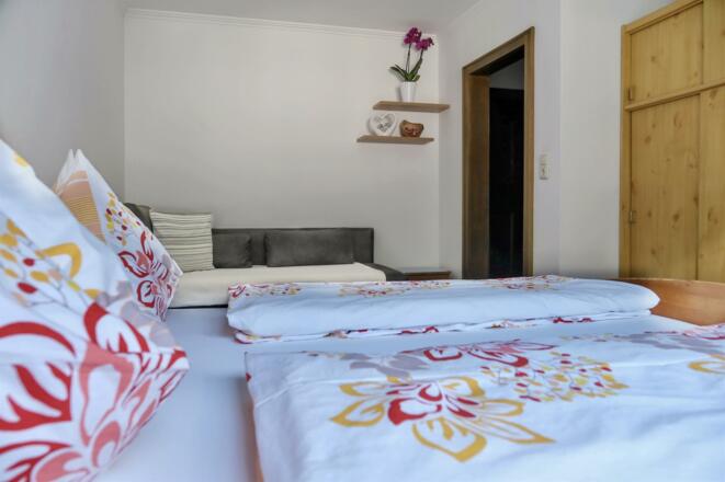 FEA7FC16-0BB2-4B69-A0EF-30211C81F814