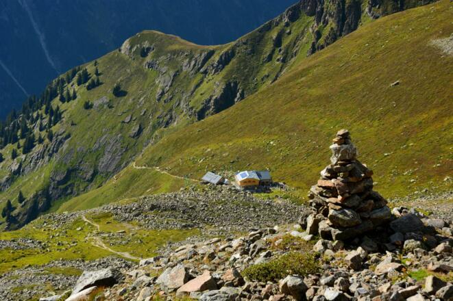 Von der Stirnmoräne am Weißmaurachsee blicken wir auf die Rüsselsheimer Hütte