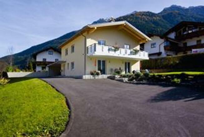 Hausansicht 1 Sommer