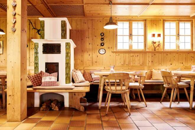 Westerham - die Akademie - Stube mit Kachelofen