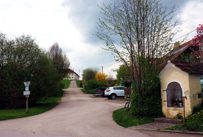 Güterweg Lichtenhag ca. 515m