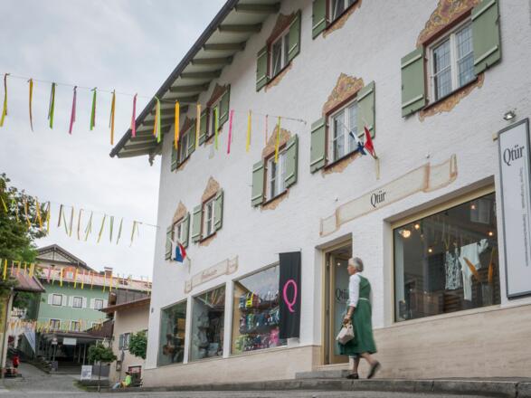 Die Miesbacher Innenstadt prägen kleine Geschäfte