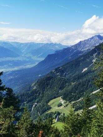 Blick auf die Kaisersäule und Thaurer Alm