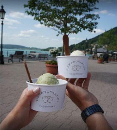 eisbecherinhand