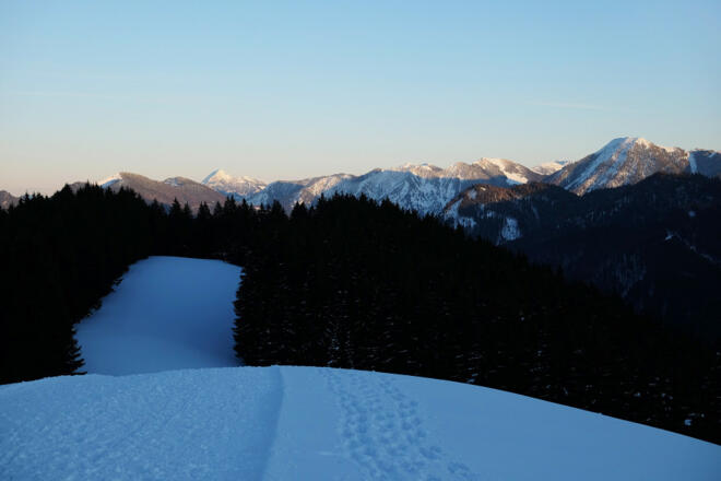 Abendstimmung vor der Hütte.