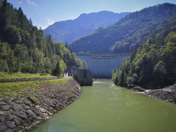 Blick zurück zur Staumauer des Klauser Sees