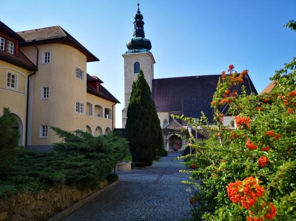 Benediktinerinnenkloster Steinerkirchen an der Traun, Innenhof