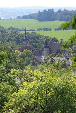 Blick auf Schloss Ahorn und die Schlosskirche