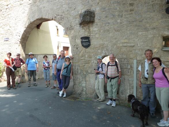 Tor mit Mainhochwasser-Ständen in Eibelstadt