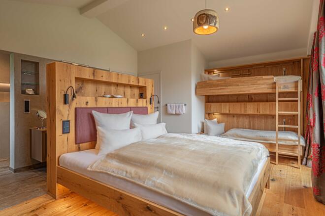 Schlafzimmer mit Etagenbetten