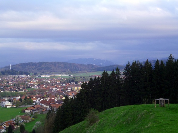 Schöner Blick vom Schlossberg auf Peiting.