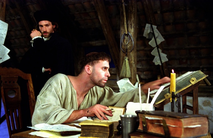 Joseph Fiennes übersetzt die Bibel