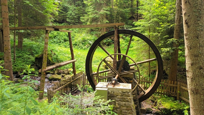 Wasserrad am Rastplatz über Winklern