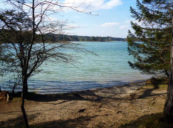 Idyllische Buchten locken am Badeplatz mit einem Sprung ins kühle Nass.