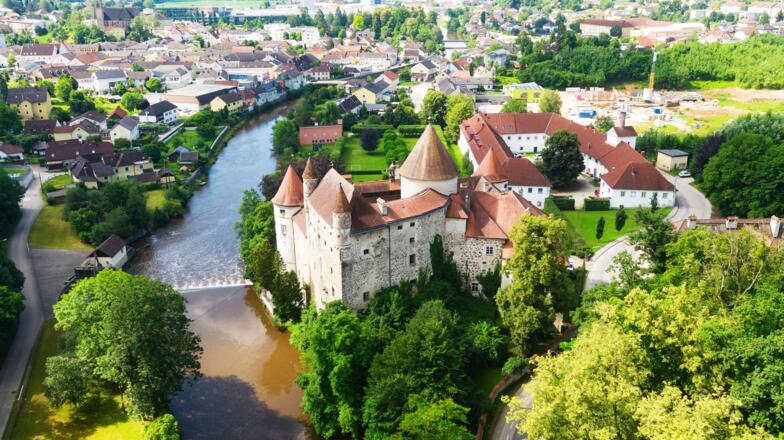 Luftbild Schloss Schwertberg und Maierhof