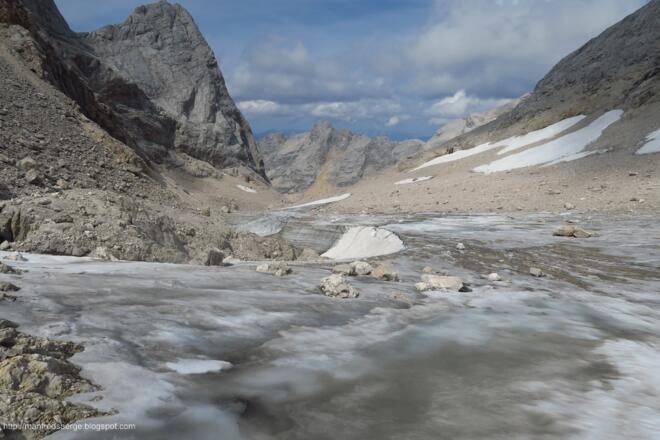 Links die Schneebergwand, wo auch einige klettern