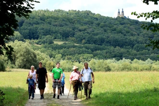 Wandern unterhalb der Basilika Vierzehnheiligen