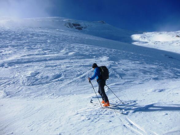 nach links weiter zum Gipfel