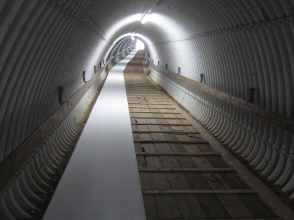 Tourengehertunnel mit Matte