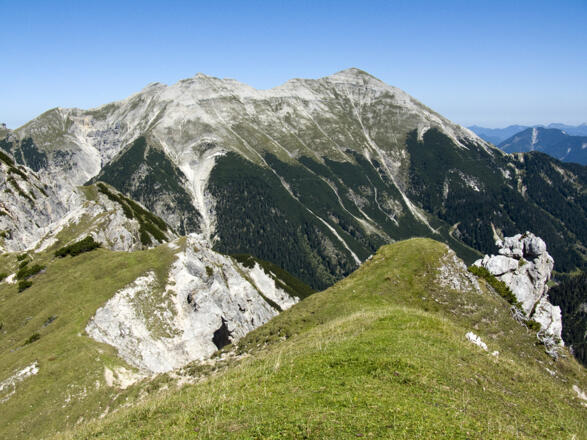 Ausblick über den Wörnersattel auf die Soierngruppe