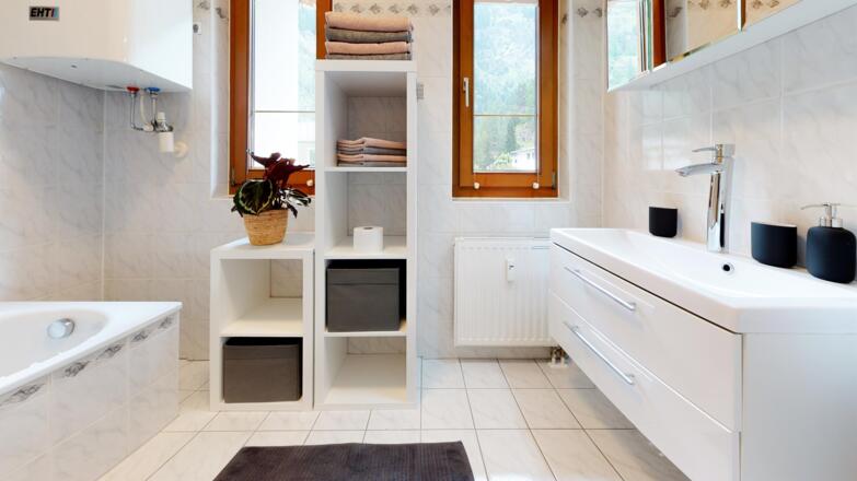 Ferienwohnung-Kathrin-Huben-Dusche-Badezimmer-WC-4