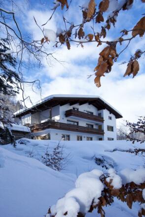Ansicht vom Haus im Winter