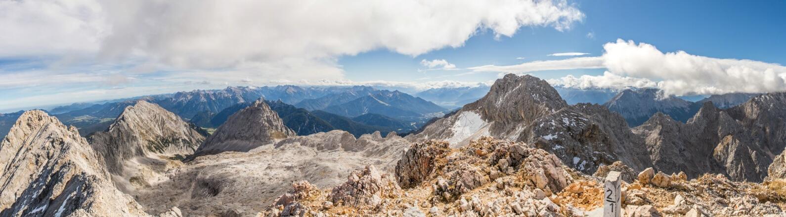 Gipfelpanorama mit Blick auf's Leutascher Blatt