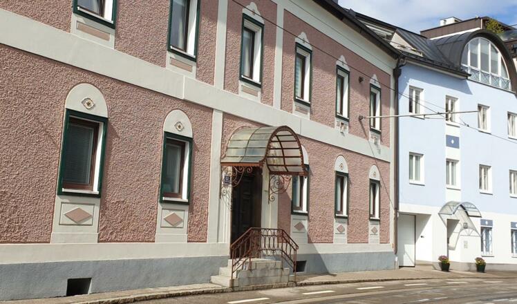 9e277768-2ea7-4d76-944c-e8048a402287