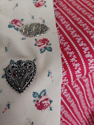 Dirndlstoffe und Zubehör