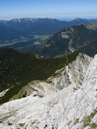 Trotz Markierung könnte man sich beim Gipfelanstieg im Nebel verirren.