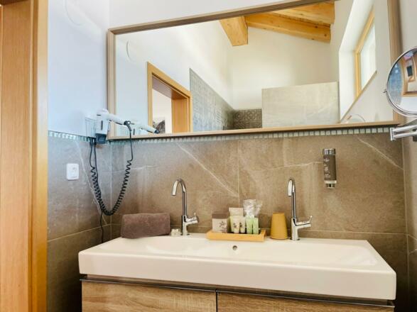 2e9ff6f1-766b-4385-a2b4-39426857a70c