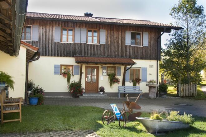 Austragshaus mit Ferienwohnungen