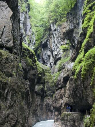 ... wird es schon am Beginn des Aufstiegs richtig spannend.