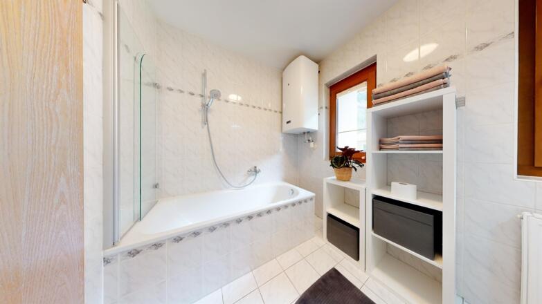 Ferienwohnung-Kathrin-Huben-Dusche-Badezimmer-WC-1