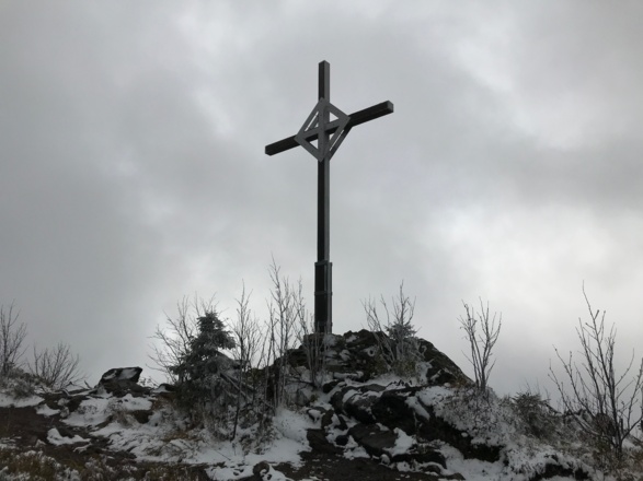Enziangipfel im Schnee