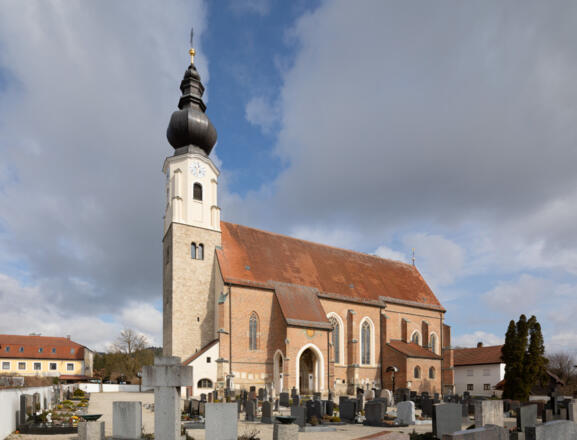 Erlach, Pfarrkirche Maria Himmelfahrt, Südseite