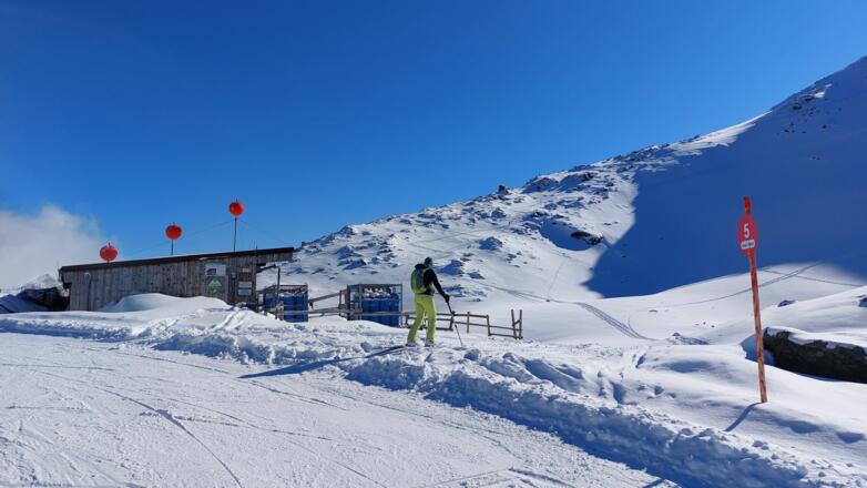 Bei der Materialseilbahn der Glungezerhütte biegen wir Richtung Nordostrücken ab.