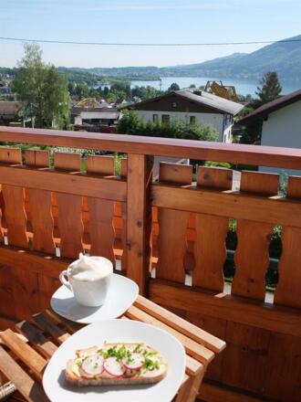 Blick vom Balkon zum See